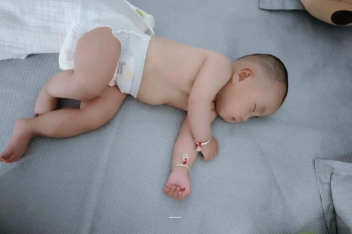 中国香港四个月宝宝不爱笑 中国香港四个月宝宝不爱笑